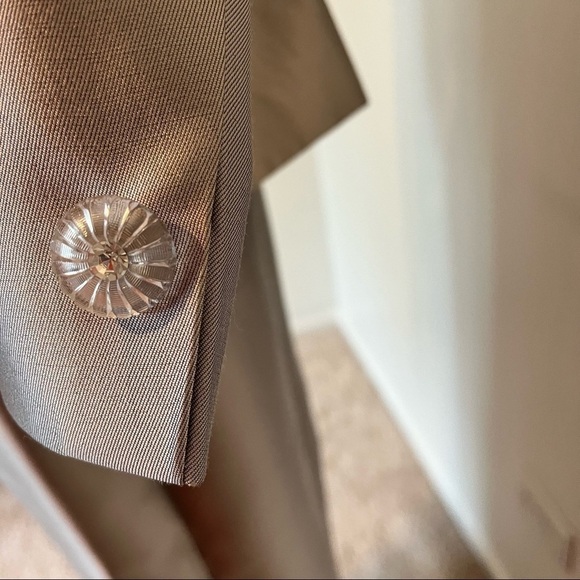 Vintage Silver elegant formal 2-piece skirt suit. Structured jacket. Size 6 - Picture 3 of 12